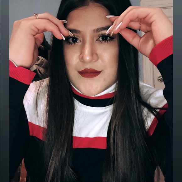 turtleneck sweater.✨ - Picture 1 of 3